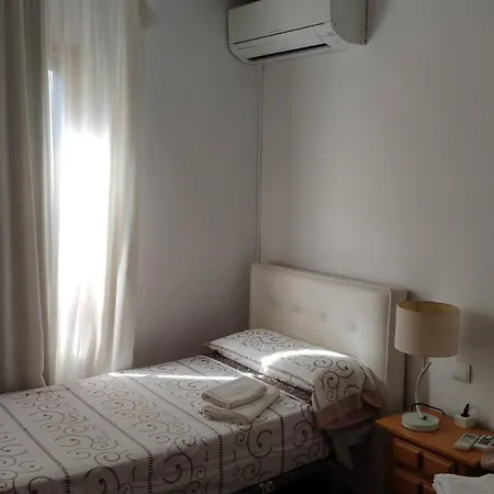 Lovely 2 Bedroom With Pool Apartment *